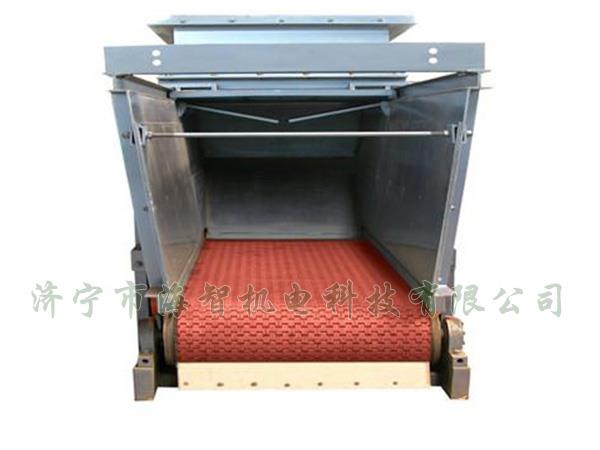 防腐蝕帶式（甲帶）給料機(jī)采用了防打滑膠帶，防止在物料輸送過程中造成撒料后果